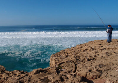 Pescadores em Portugal, quarenta metros acima do mar